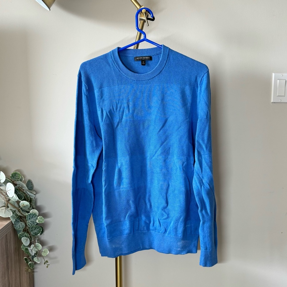 BANANA REPUBLIC - Blue Long Sleeve Crewneck - Men’s Medium